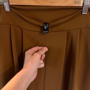 Windsor Tan Pleated pants